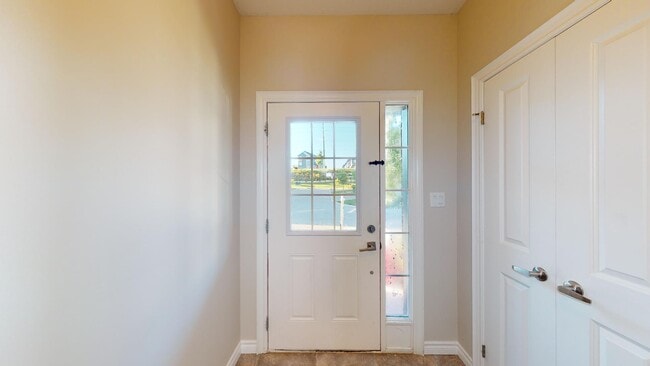 Building Photo - SPACIOUS AND MODERN THREE BEDROOM ON BLACKWATER RD