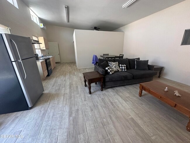 Building Photo - 4640 La Luz Ave
