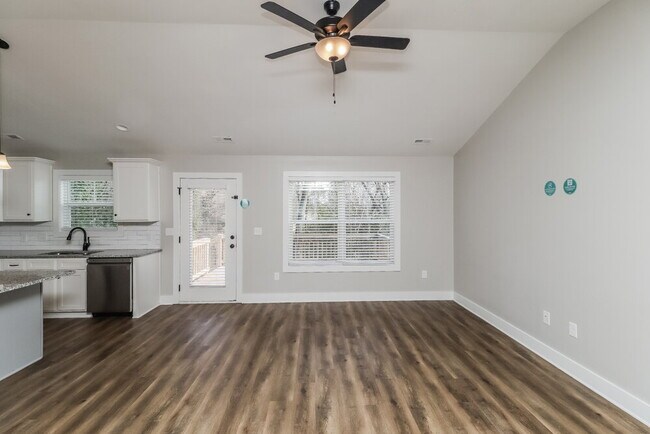 Foto del edificio - 528 Hillandale St NE