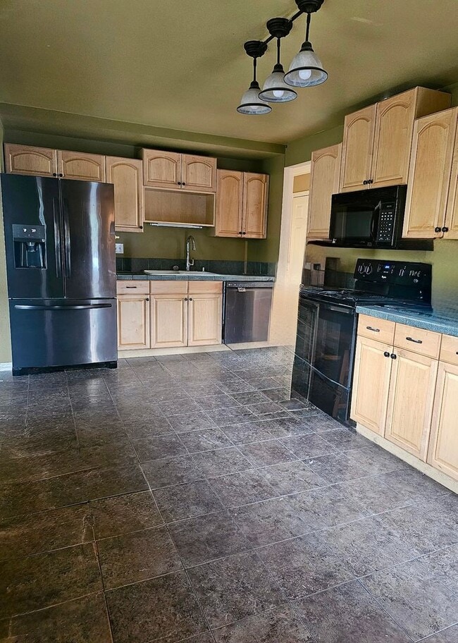 Foto del edificio - Beautiful 3 Bedroom/2.5 Bath in Lolo MT!