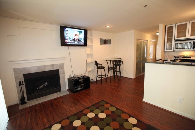 Living Room - 525 N Graham St