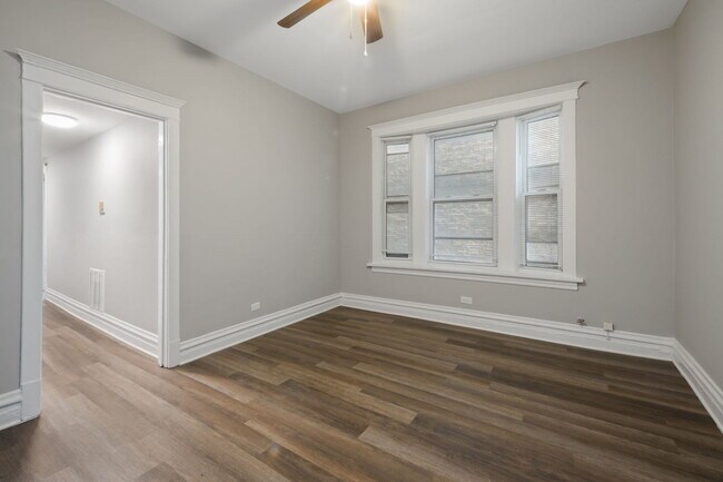 Foto del edificio - 6110 S Ingleside Ave
