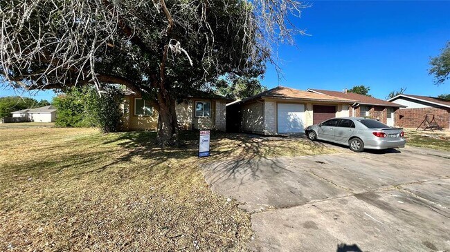 Foto del edificio - 2703 Sunny Ln