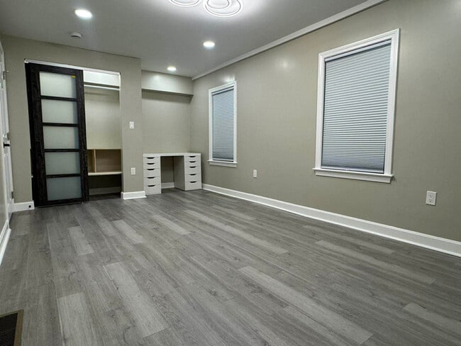 Building Photo - 247 Union St