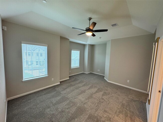 Building Photo - 12400 Greens Rd