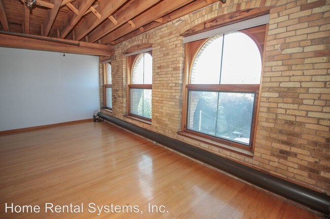 Building Photo - 702 N 1st St