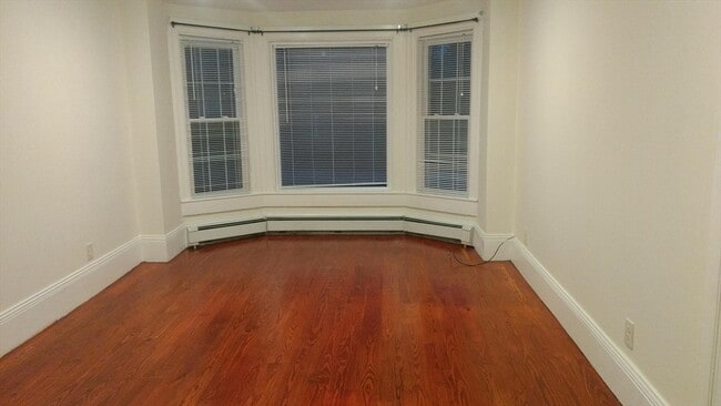 Building Photo - 166 Sutton St