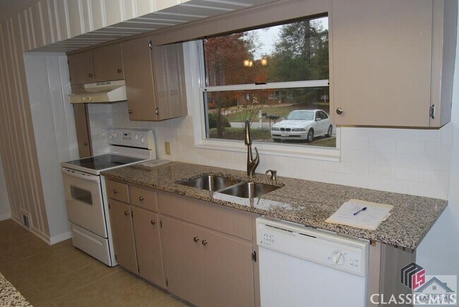 Foto del edificio - 160 Harold Dr