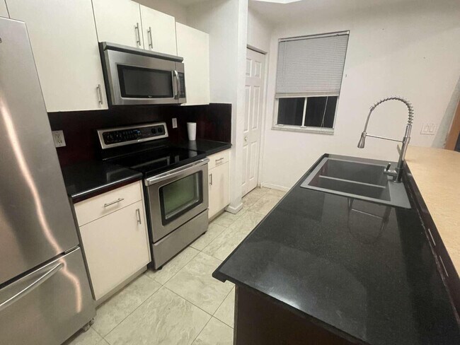 Foto del edificio - 2944 Hidden Hills Rd