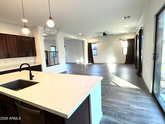 Foto del edificio - 821 E Monte Wy