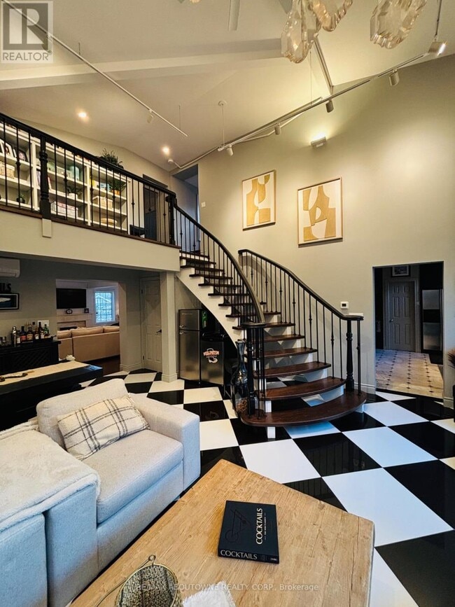 Building Photo - 181 King St