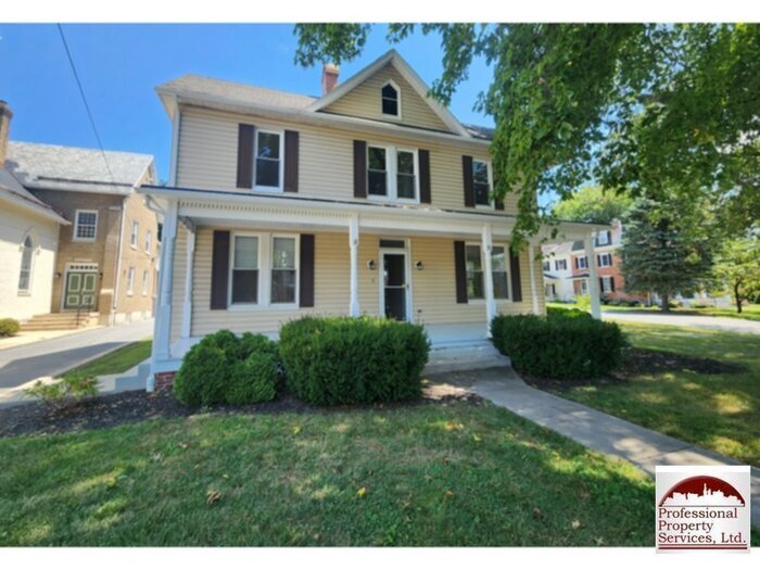 Primary Photo - Beautiful Victorian On The Main Street Of ...