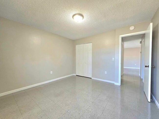 Foto del edificio - 603 E Garden St