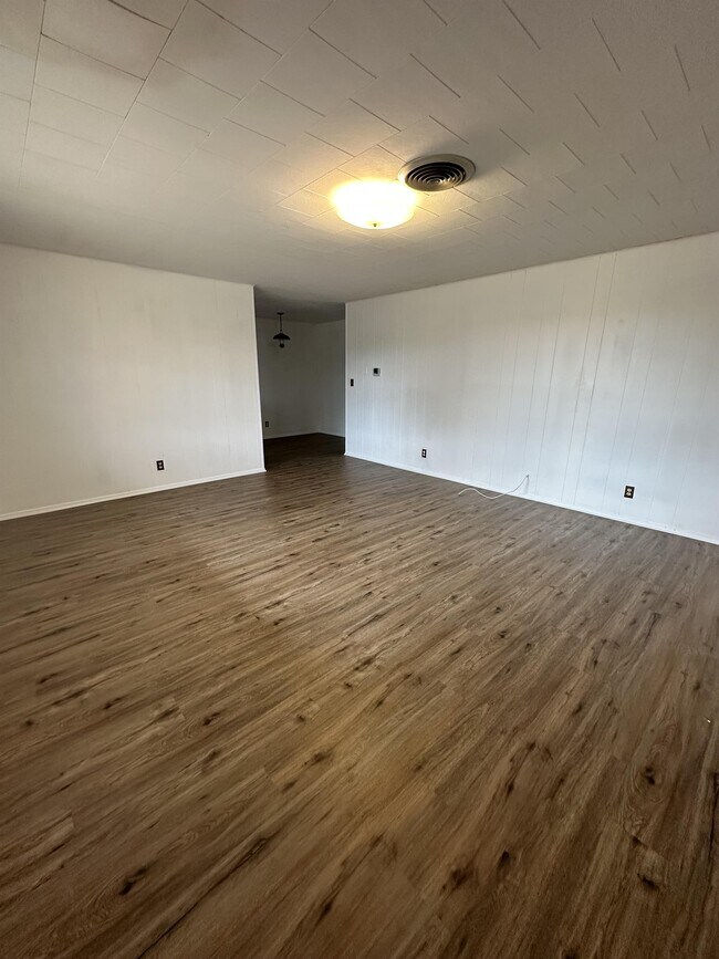 167 Northwest Dr Unit 10, Fredericksburg, TX 78624 Room for Rent in