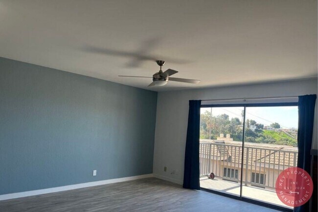 Building Photo - luxurious 3-story condo with stunning view...