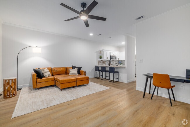 Interior Photo - 1412 Sustella Avenue