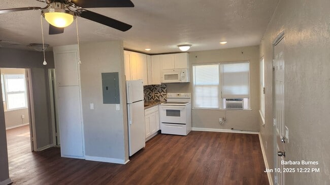 Building Photo - 400-402 S Peninsula Dr