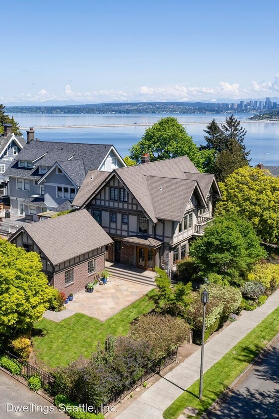 Primary Photo - 3 br, 2.5 bath House - 2659 Cascadia Ave S