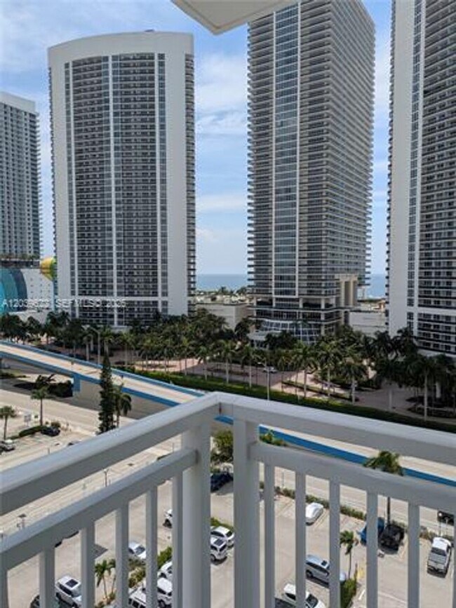 Building Photo - 1849 S Ocean Dr
