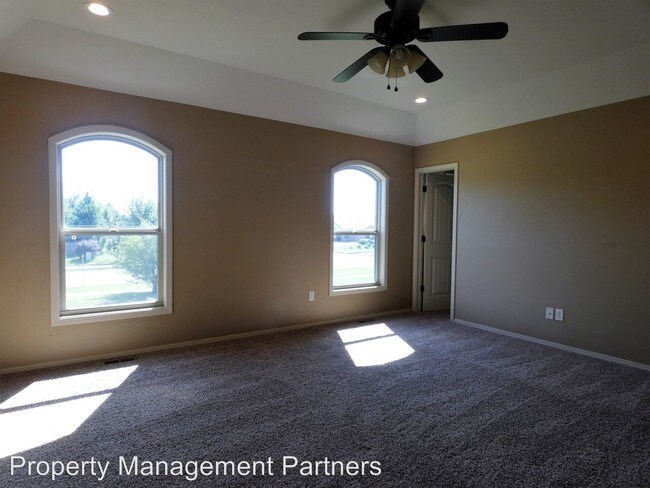 Foto del edificio - 3 br, 2.5 bath Apartment - 10025 E Boston