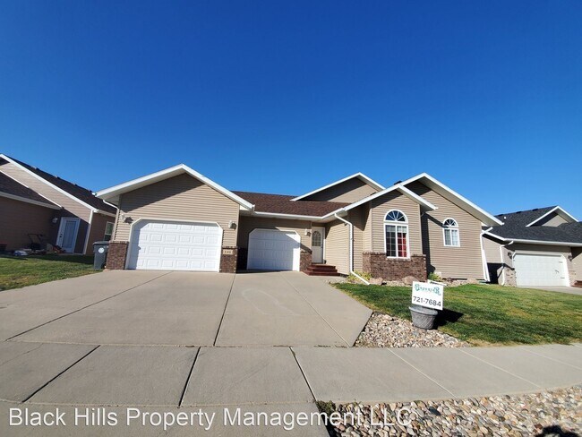 Building Photo - 3 br, 2 bath House - 646 Country Rd. W.