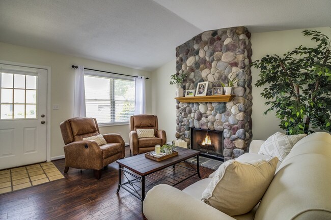 Building Photo - 490 Stonehaven Ct