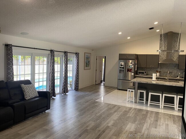 Foto del edificio - 19131 Fairlawn Way