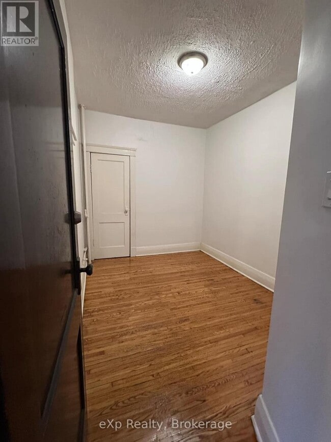 Building Photo - 109 Downie St