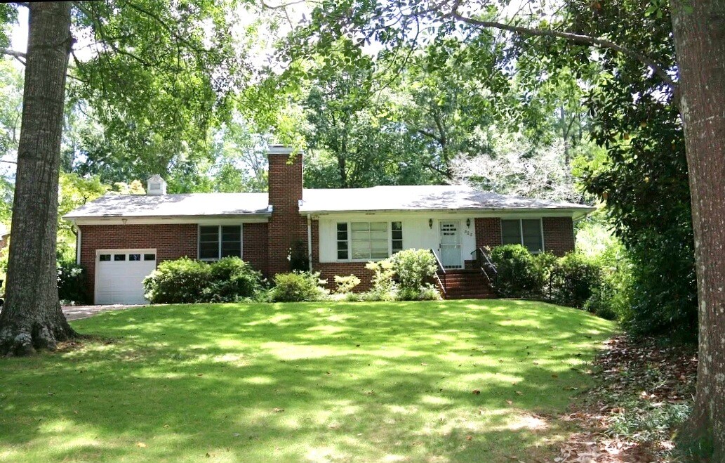 Foto principal - 525 S College St