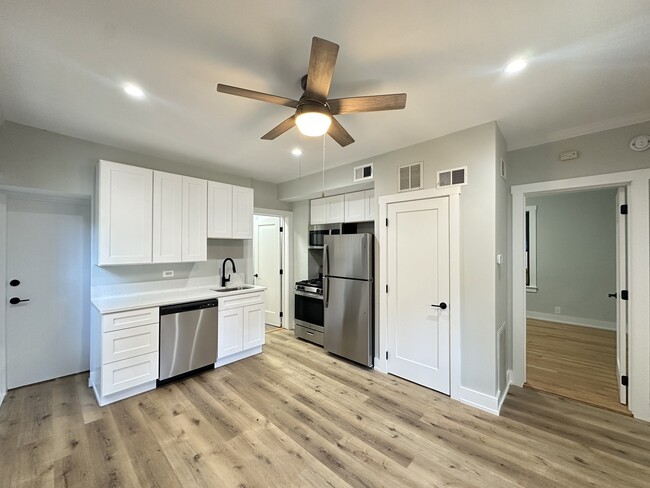 Foto del edificio - 3729 N Kenmore Ave