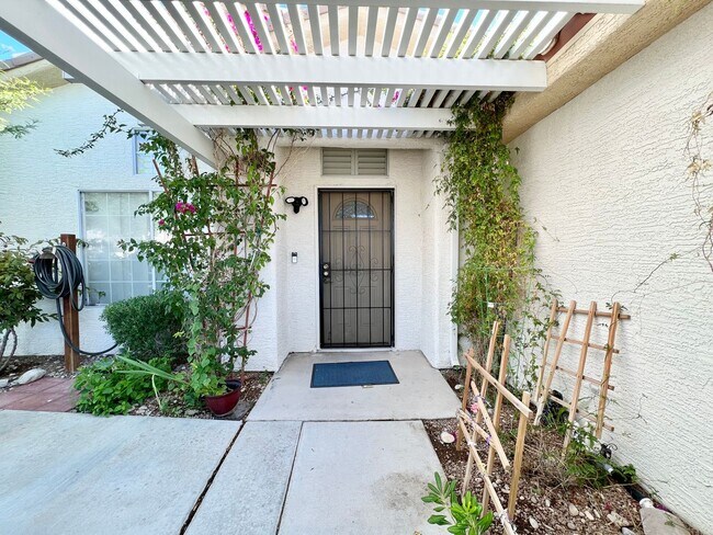 Foto del edificio - CHARMING 3BD/2BA HOME NEAR ELKHORN