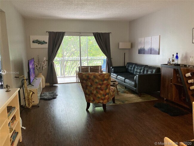 Building Photo - 4200 Hillcrest Dr