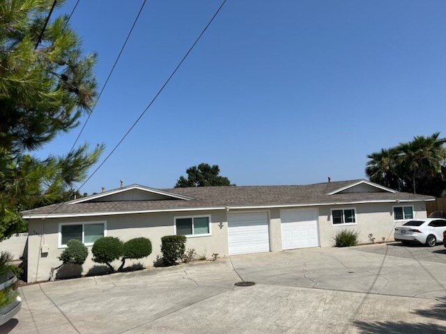 Foto principal - 341 Peters Dr
