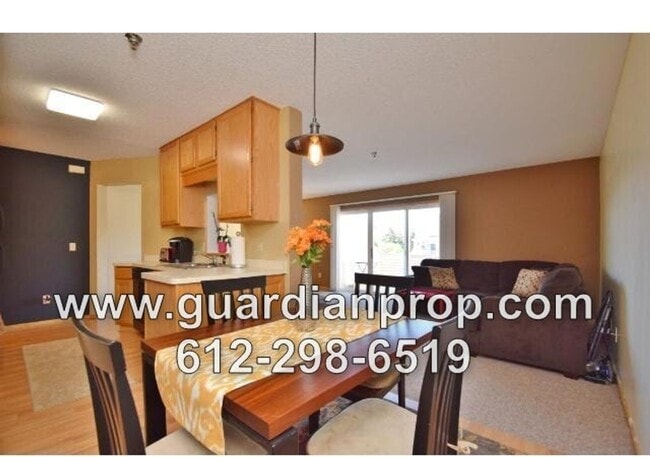 Building Photo - Rosemount Townhouse Available Now, Open Fl...