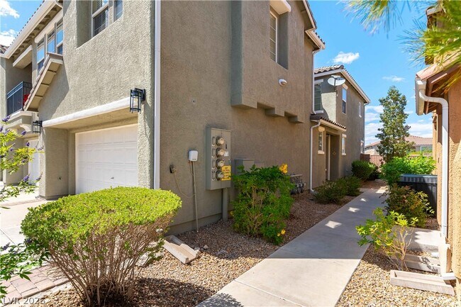 Foto del edificio - 1362 Grass Creek Ave