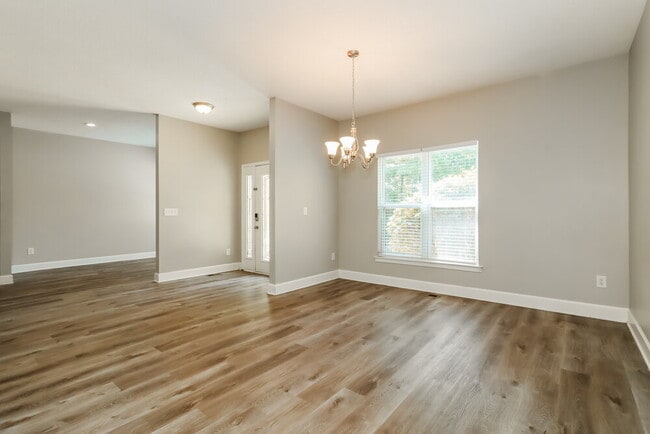 Building Photo - 4048 Golfview Ct