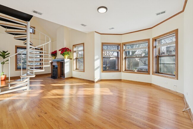 Foto del edificio - 5202 N Lakewood Ave