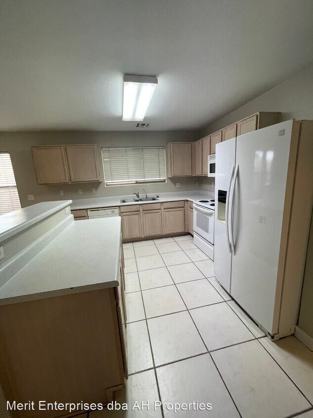 Primary Photo - 4 br, 2 bath House - 696 S CONCORD
