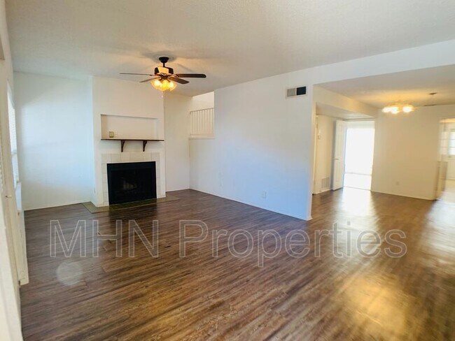 Foto del edificio - 7123 Thrush View Ln