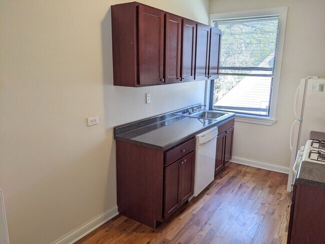 Building Photo - 1312 Oak