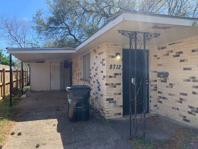 Building Photo - 8710 Dinkins St