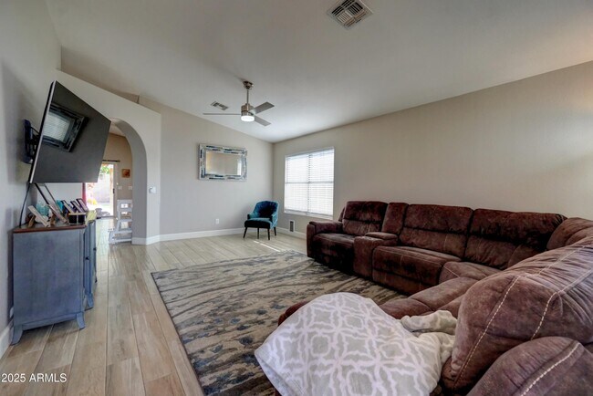 Foto del edificio - 1560 W Winchester Way