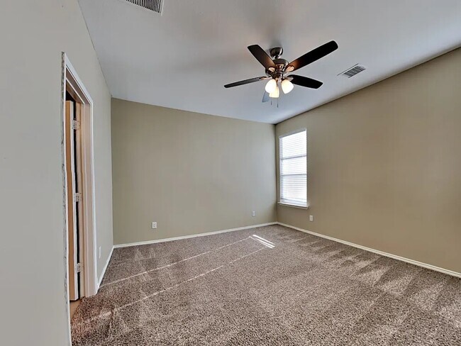 Foto del edificio - 2103 Slow Stream Dr