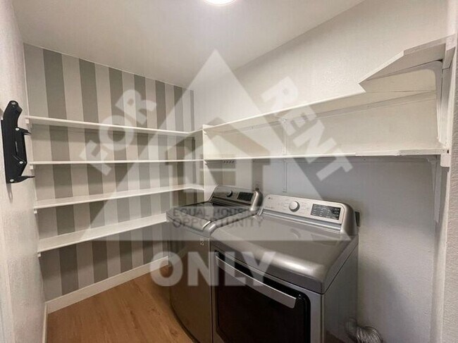 Foto del edificio - Great 3 Bed, 2 Bath with Open Floor Plan!