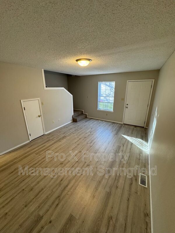 Foto del edificio - 214 W Madison St