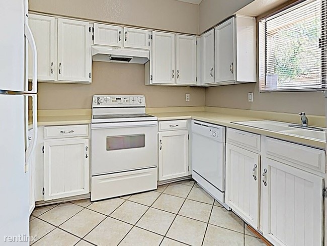 Building Photo - 6270 N 78th St