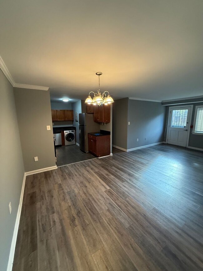 Foto del edificio - Beautiful 2 Bedroom 1 Bath Condo Conveniently Located