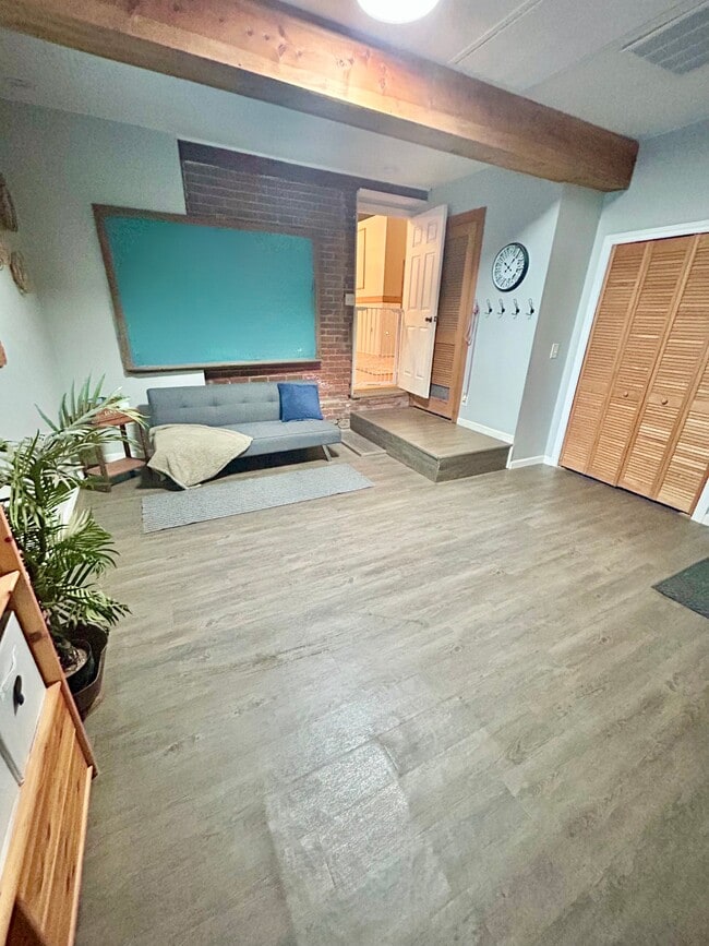 Building Photo - 1291 Kinneville Rd