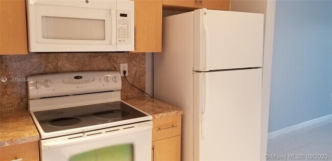 Building Photo - 8325 Sunrise Lakes Blvd