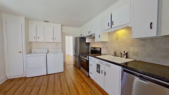 Foto del edificio - 2408 Providence Rd